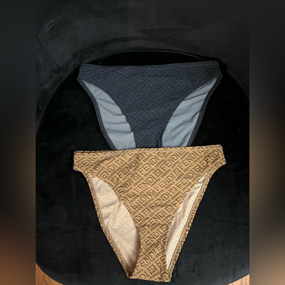 FENDI x Skims HIGH LEG BIKINI 2 PACK |
BLACK/CALIFORNIA Size Small